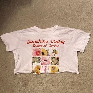 cropped white tee, ribbed on back, print on front